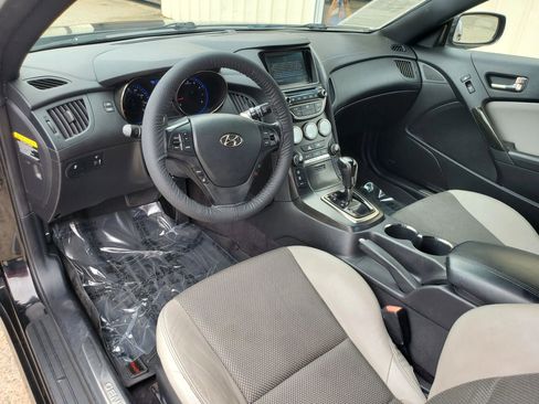 Used 2014 Hyundai Genesis 2.0T RWD image 3