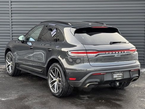 Certified 2023 Porsche Macan image 3