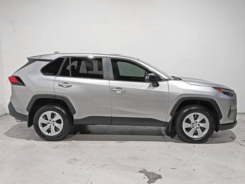 Used 2025 Toyota RAV4 LE AWD/4WD image 7