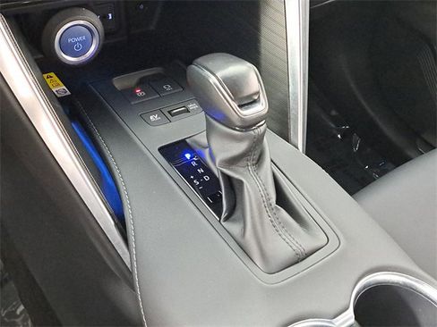 Used 2022 Toyota Venza XLE image 31