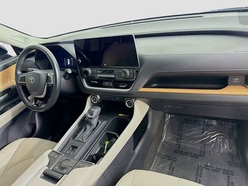 Certified 2024 Toyota Grand Highlander Limited AWD/4WD image 30