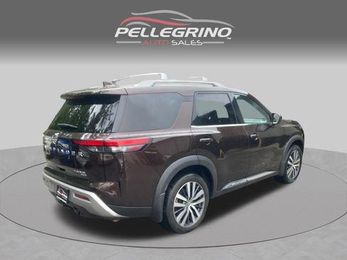 Used 2022 Nissan Pathfinder Platinum w/ Cargo Package AWD/4WD image 7