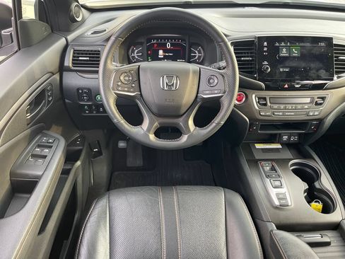 Used 2023 Honda Passport TrailSport image 2