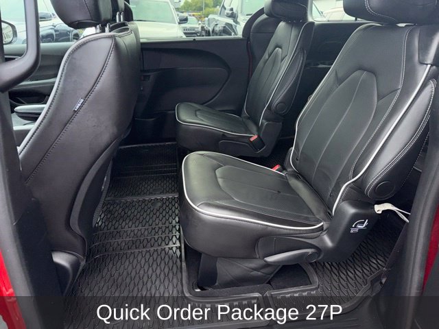Certified 2025 Chrysler Pacifica Limited w/ Trailer Tow Group AWD/4WD image 17