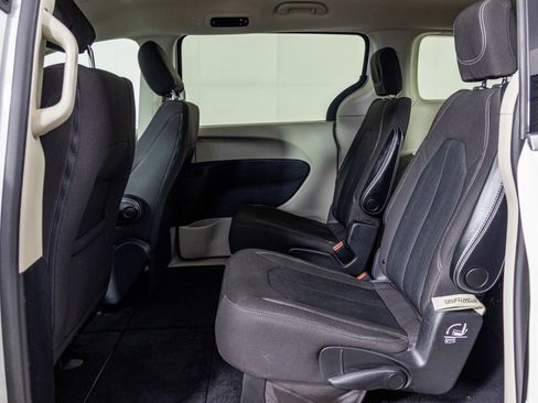 Used 2021 Chrysler Voyager LX FWD image 36