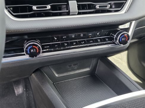 New 2026 Chevrolet Equinox LT w/ Convenience Package II image 24