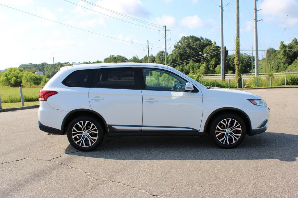 Used 2018 Mitsubishi Outlander SE FWD image 11