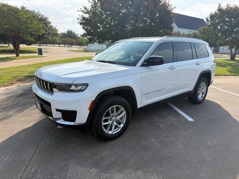 Used 2025 Jeep Grand Cherokee L Laredo RWD image 2