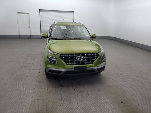 Used 2024 Hyundai Venue SEL FWD image 14