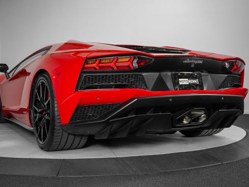 Used 2018 Lamborghini Aventador S image 25