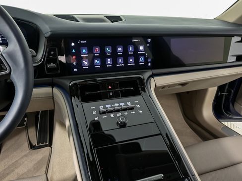 Certified 2025 Porsche Panamera image 13