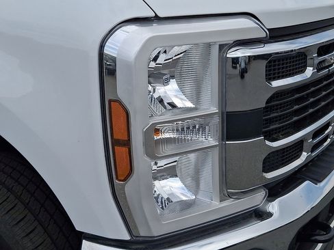 Used 2024 Ford F350 XLT AWD/4WD image 9