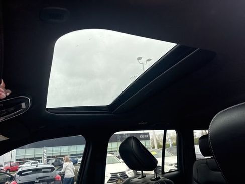 Used 2025 Jeep Grand Cherokee Altitude image 9