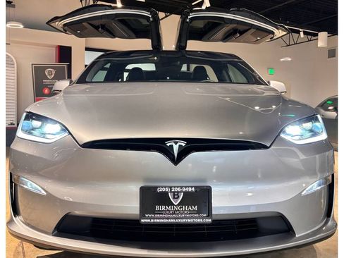 Used 2025 Tesla Model X image 3