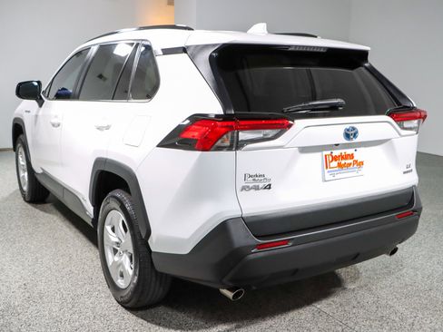 Used 2021 Toyota RAV4 LE AWD/4WD image 9