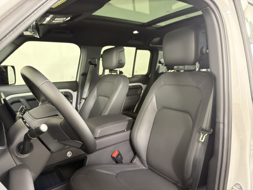New 2026 Land Rover Defender 110 X-Dynamic SE AWD/4WD image 4
