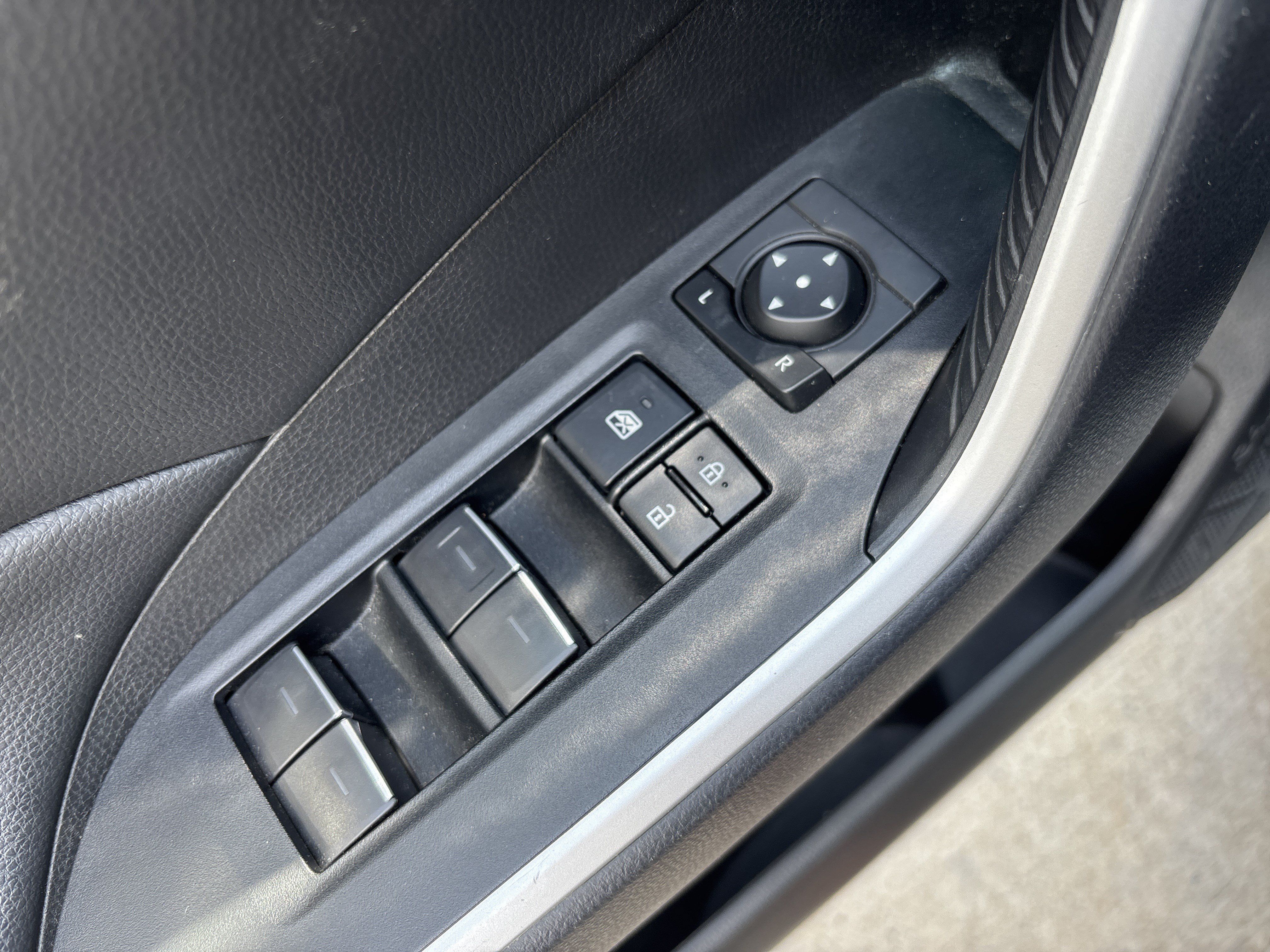 Used 2025 Toyota RAV4 XLE AWD/4WD image 14