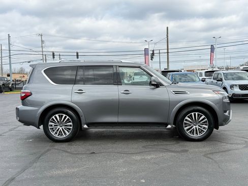 Used 2024 Nissan Armada SL AWD/4WD image 2