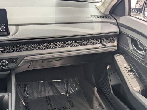 Certified 2025 Honda Accord SE image 15