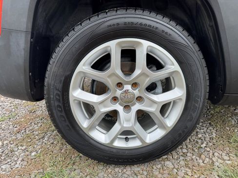 Used 2015 Jeep Renegade Latitude FWD image 10