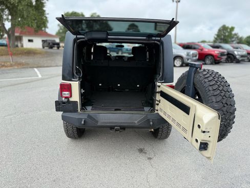 Used 2018 Jeep Wrangler Unlimited Sport AWD/4WD image 19