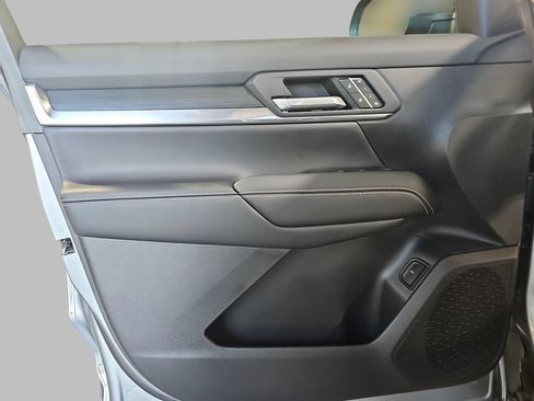 Used 2025 GMC Terrain Elevation w/ Elevation Premium Package AWD/4WD image 31