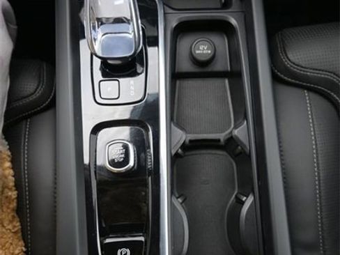 Used 2023 Volvo XC60 B5 Ultimate w/ Climate Package image 11