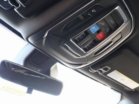 New 2025 Jeep Grand Cherokee Altitude image 34