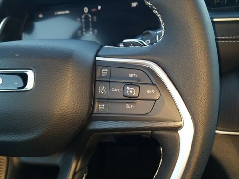 New 2025 Jeep Grand Cherokee L Altitude image 16