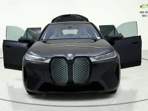 Used 2024 BMW iX xDrive50 w/ Sport Package AWD/4WD image 10