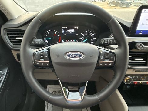 Used 2022 Ford Escape SE w/ Cold Weather Package image 13