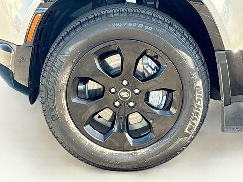 Used 2022 Land Rover Defender 90 X-Dynamic SE AWD/4WD image 28