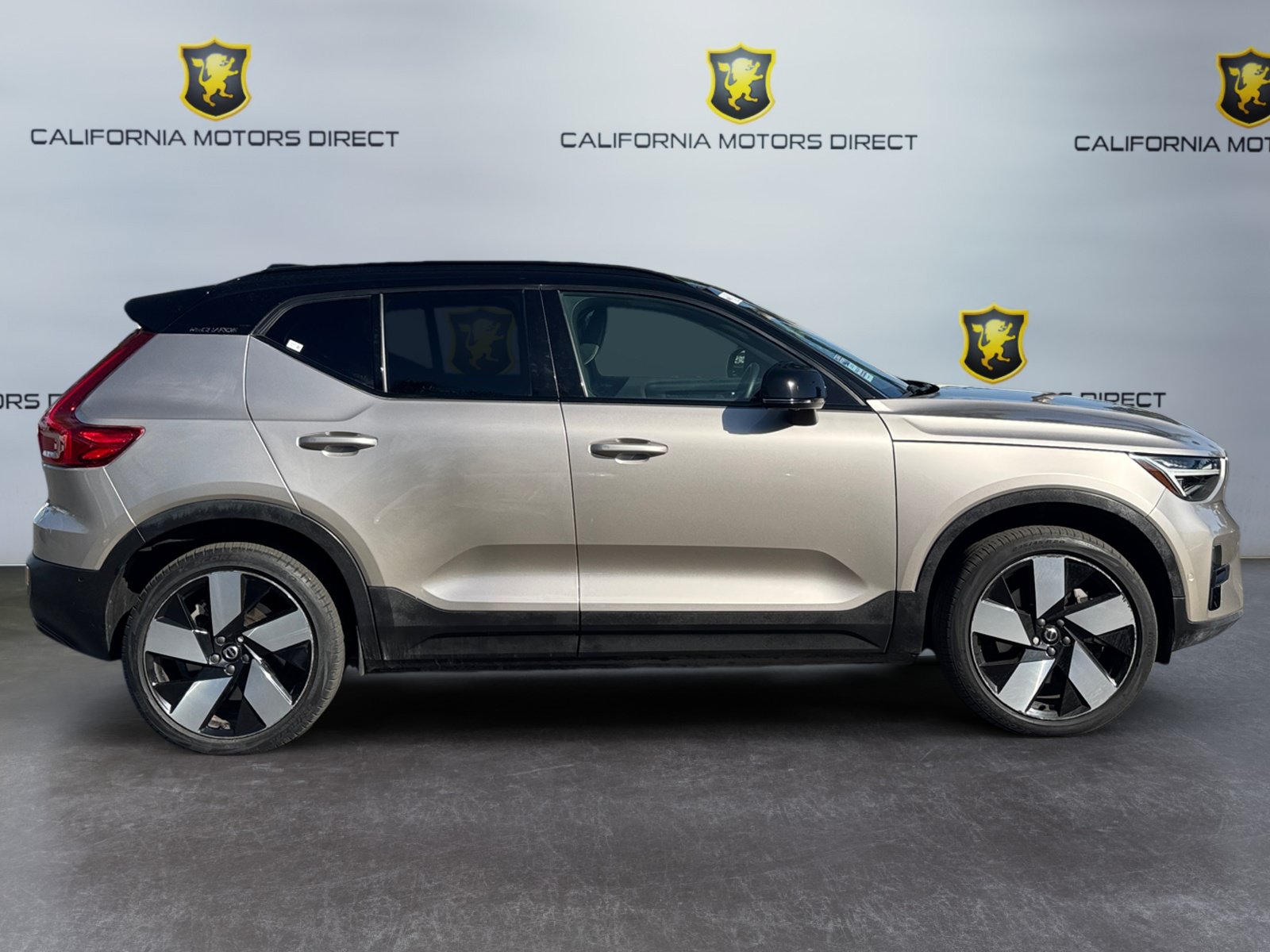 Used 2023 Volvo XC40 Recharge Ultimate w/ Protection Package Premier AWD/4WD image 6