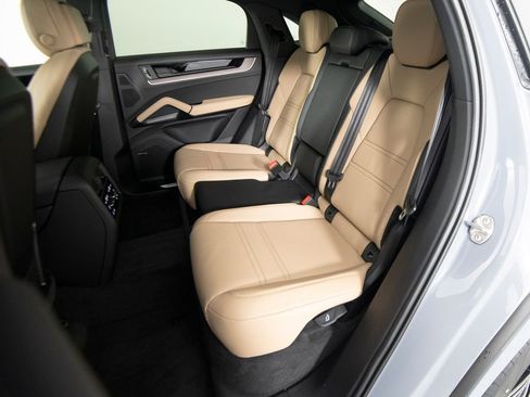 New 2026 Porsche Cayenne Coupe AWD/4WD image 34