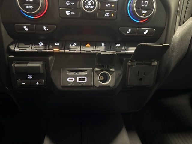 Used 2019 Chevrolet Silverado 1500 LT w/ All-Star Edition AWD/4WD image 26
