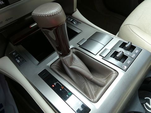 Used 2015 Lexus GX 460 w/ Premium Package image 30