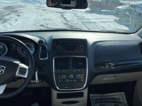Used 2014 Dodge Grand Caravan SXT w/ UConnect Hands-Free Group image 10