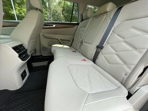 Certified 2026 Volkswagen Atlas SE w/ Panoramic Sunroof Package FWD image 4