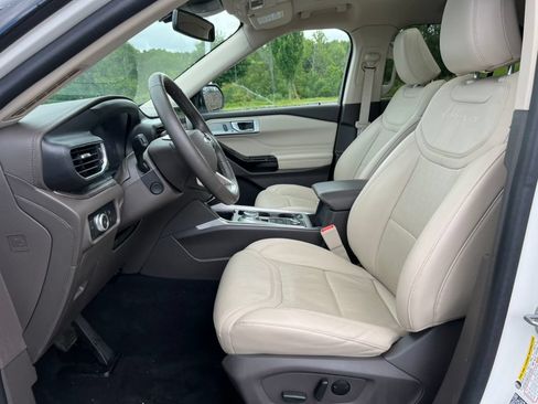 Used 2023 Ford Explorer Platinum w/ Equipment Group 601A AWD/4WD image 3