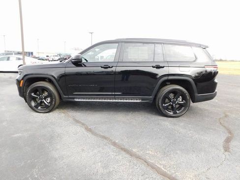 Used 2024 Jeep Grand Cherokee L Laredo RWD image 6