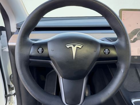 Used 2021 Tesla Model Y Long Range AWD/4WD image 37