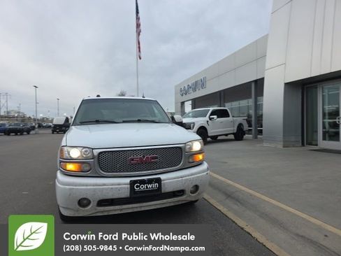 Used 2005 GMC Yukon XL Denali image 2