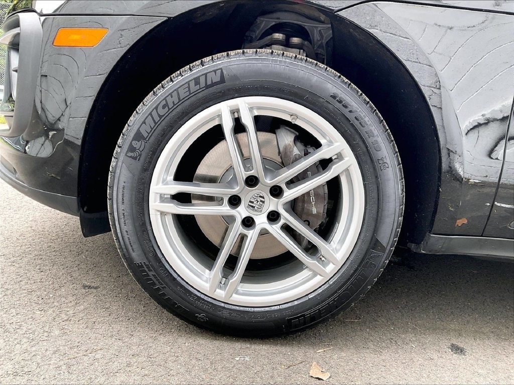 Certified 2023 Porsche Macan AWD/4WD image 14