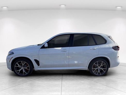 New 2026 BMW 330i xDrive Sedan w/ Premium Package AWD/4WD image 7