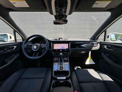 Used 2026 Porsche Macan AWD/4WD image 6
