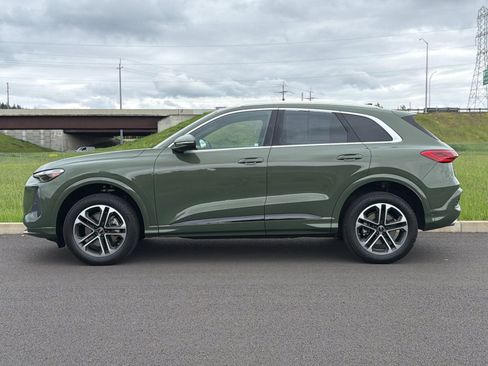 Used 2025 Audi Q5 Premium w/ Convenience Package image 6