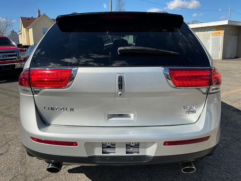 Used 2011 Lincoln MKX AWD image 4