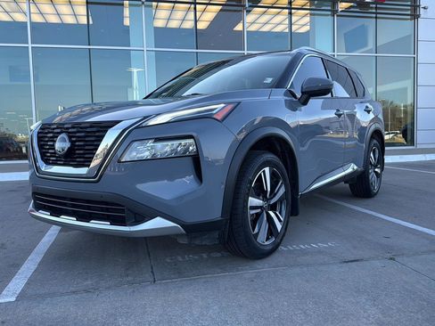 Used 2023 Nissan Rogue Platinum image 2