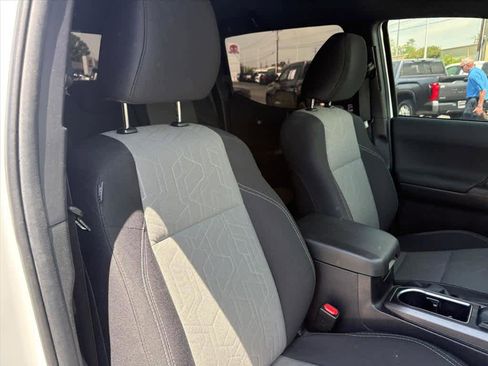 Used 2022 Toyota Tacoma TRD Sport w/ Technology Package AWD/4WD image 6