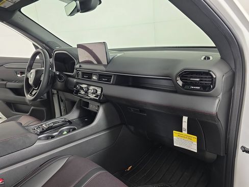 Used 2026 Honda Pilot Black Edition image 30